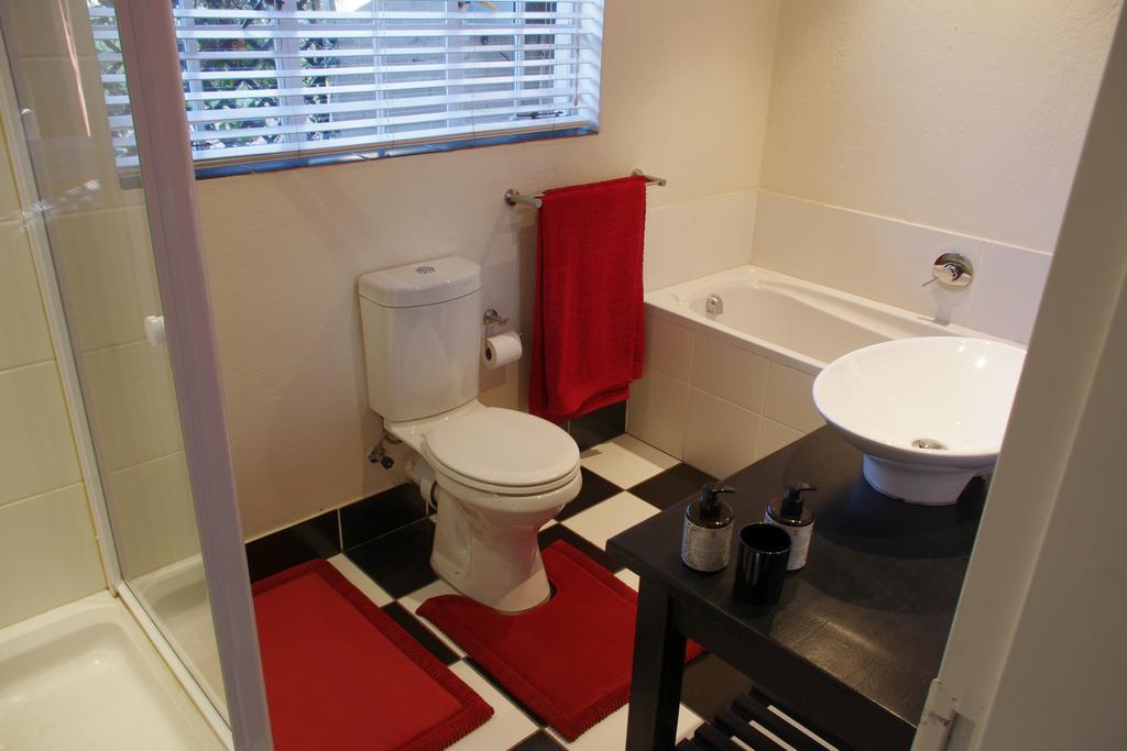 Pepper Tree Guest House Rivonia 샌톤 외부 사진